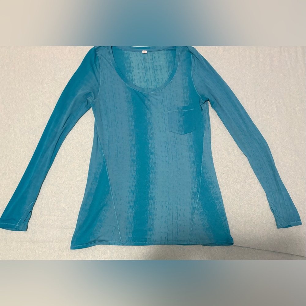 Lululemon Women's Size 8 Blue Long Sleeve Inner Calm Pullover Top